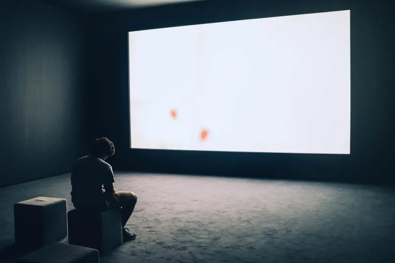 The Illusion of One: How Virtual Events Trick Your Brain Into Thinking It's Just You and the Performer